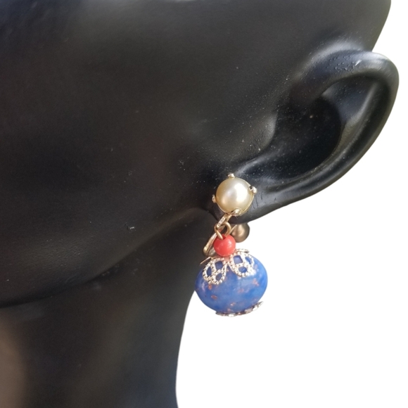 BARCLAY VINTAGE 1950s FAUX LAPIS LAZULI & PEARL DROP SCREW BACK STYLE EARRINGS - Picture 1 of 6